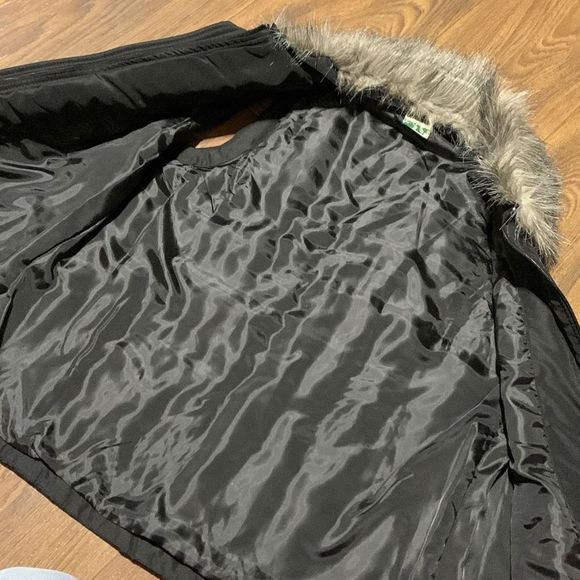 NWT mountain lake black vest medium removable faux fur collar‎ - Picture 6 of 8